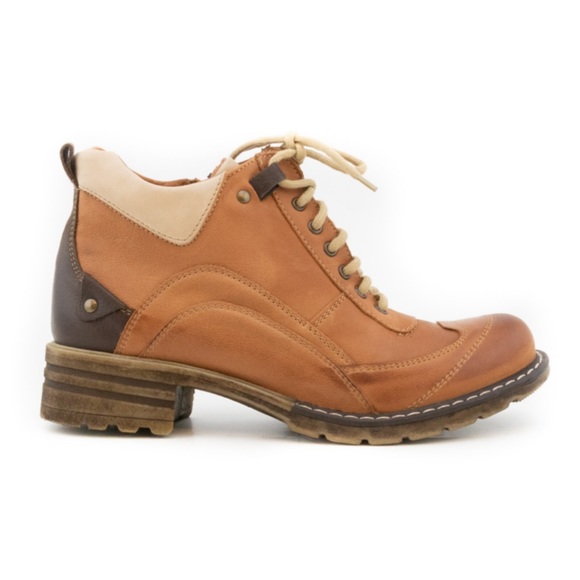 V Italia 1162 Giovanne Camel Color Leather Ankle Booties - Picture 2 of 11